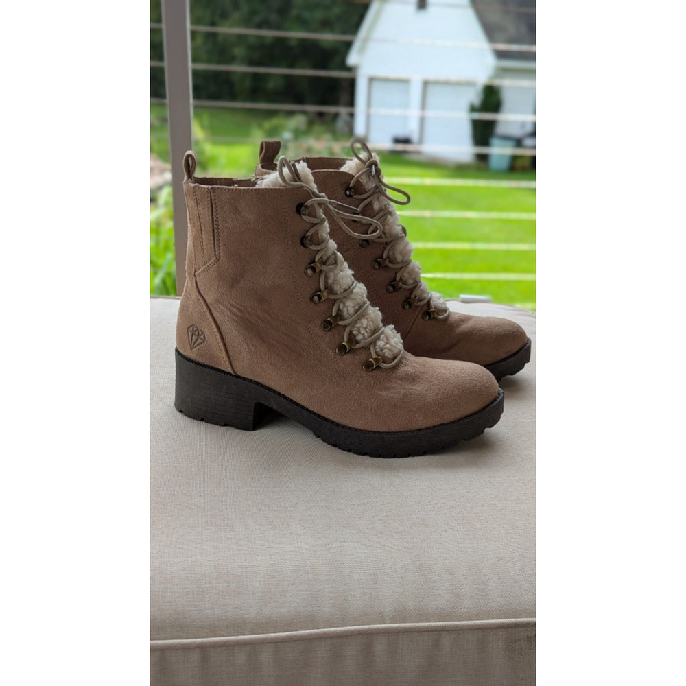 Women's Rock & Candy by Zigi Beige Cream Winter Boots US 8.5